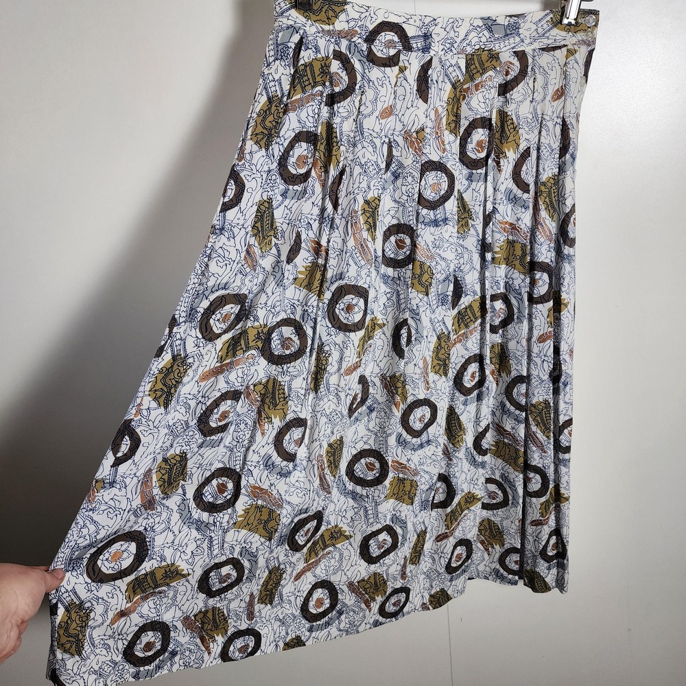 Long skirt abstract pattern, with pleated waist, side button closure, 1 pocket